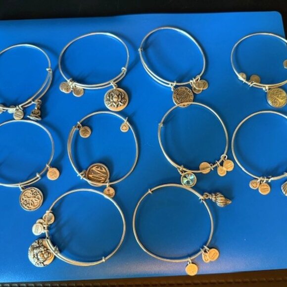 Lot of 10 Alex and Ani Bracelets - silver, various designs - Picture 1 of 4